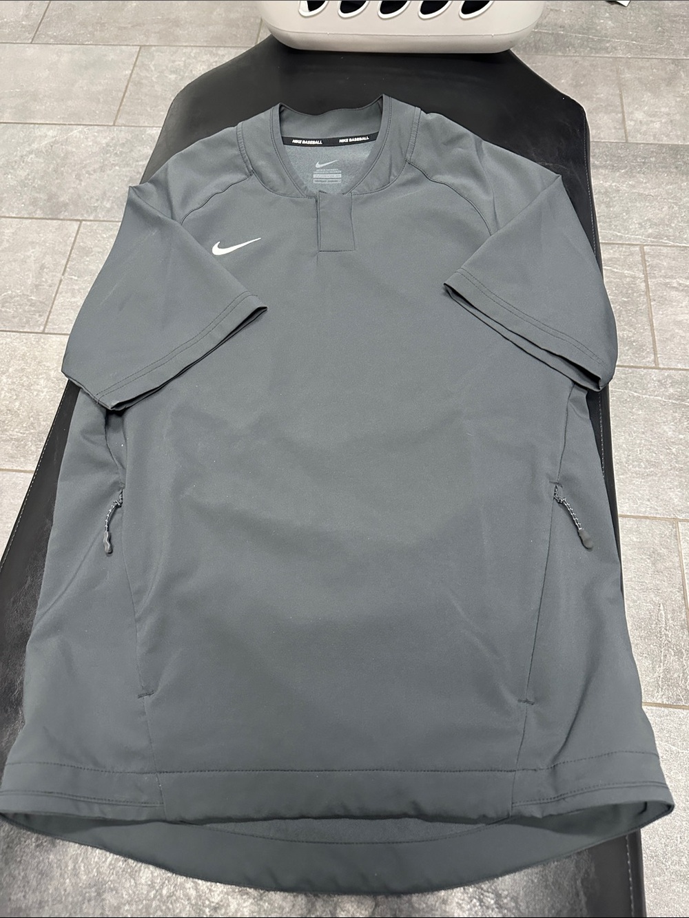 Nike Men’s Gray Short-Sleeve Performance Jacket